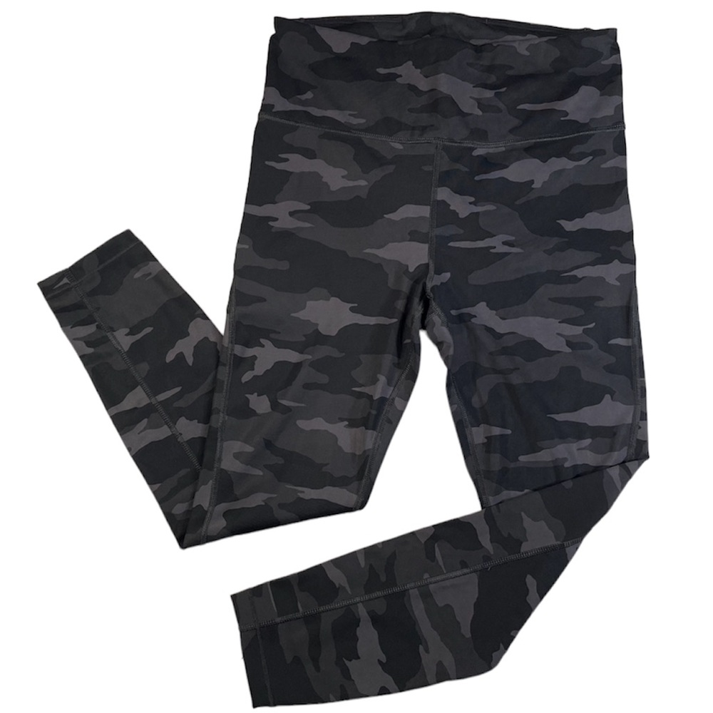 Athleta Ultimate Stash Pocket Tight Leggings in Dark Camouflage Print Size Small